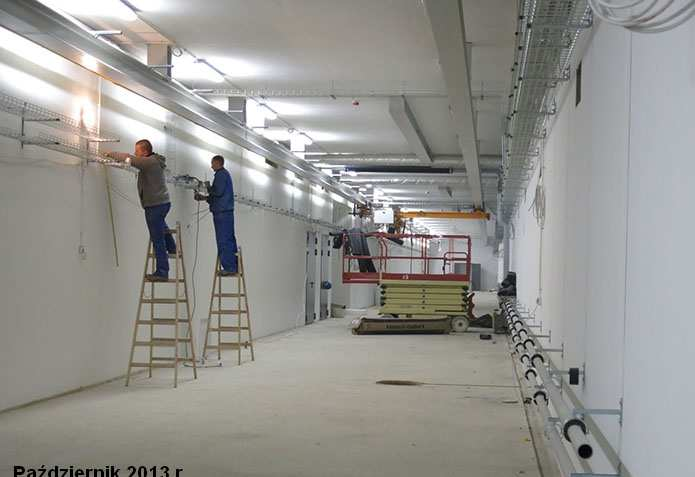 Akcelerator liniowy (iniektor) dla synchrotronu SOLARIS zbudowany jest w oparciu o sześć przyspieszających sekcji prostych (Linac), zasilanych przez trzy stacje mocy