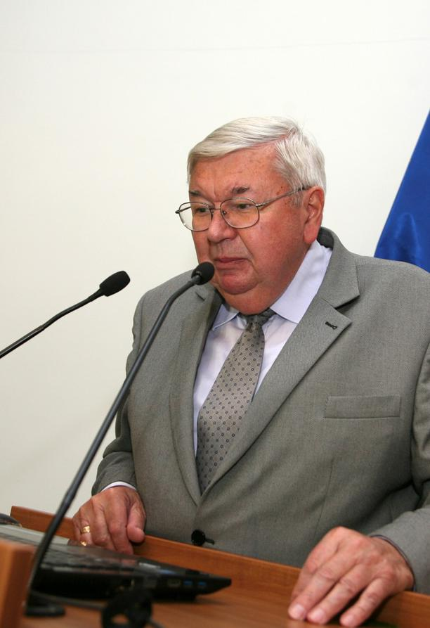 milimetra. Zobrazowania radarowe pozwalają na uzyskiwanie informacji o deformacji powierzchni. Jan Drygas, Wojciech Stippa, Bolesław Krystowczyk; Prof.