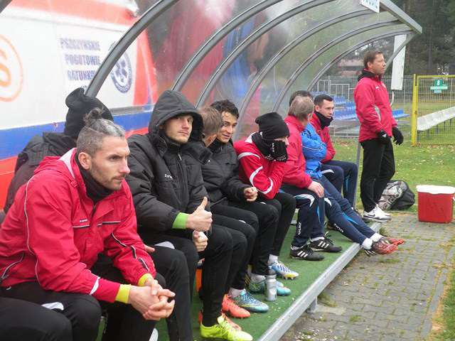 6 Znicz Pruszków 2015 / 2016 Ostatni mecz: Niepokonani na wyjeździe NADWIŚLAN GÓRA - ZNICZ PRUSZKÓW 0:2 (0:1) Znicz jako jedyny zespół w II lidze, został niepokonaną ekipą na wyjeździe.