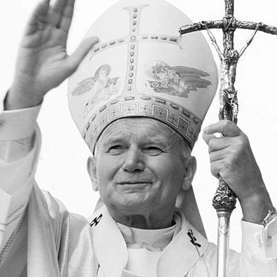 Page 4 OBY DUSZY TWEJ WYROSŁY SKRZYDŁA Żadnego przesłuchania, żadnego karcenia, żadnej demonstracji władzy - spowiedź jest otwartym uchem, którym Bóg słucha głosu twego serca, wyzwalającym słowem,