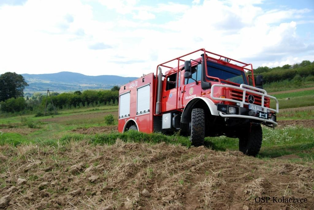 ZWALCZANIE I ZAPOBIEGANIE ZAGROŻENIOM Umowami objęto przedsięwzięcia zakupu 156 wozów pożarniczych wyposażonych w sprzęt do prowadzenia akcji ratowniczych i usuwania skutków katastrof.