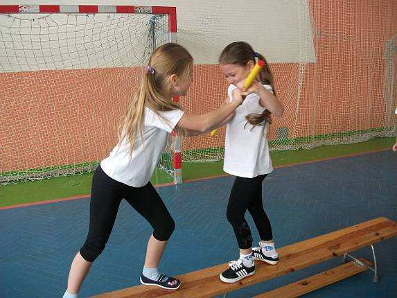 Sportowy Turniej Rycerski Wspaniale bawiły się dzieci z klasy II c Zespołu Szkół w Postominie na Sportowym Turnieju Rycerskim.