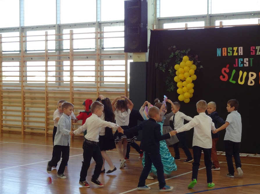 14 października obchodziliśmy Dzień Edukacji Narodowej. Z okazji tego miłego święta, uczniowie kl.