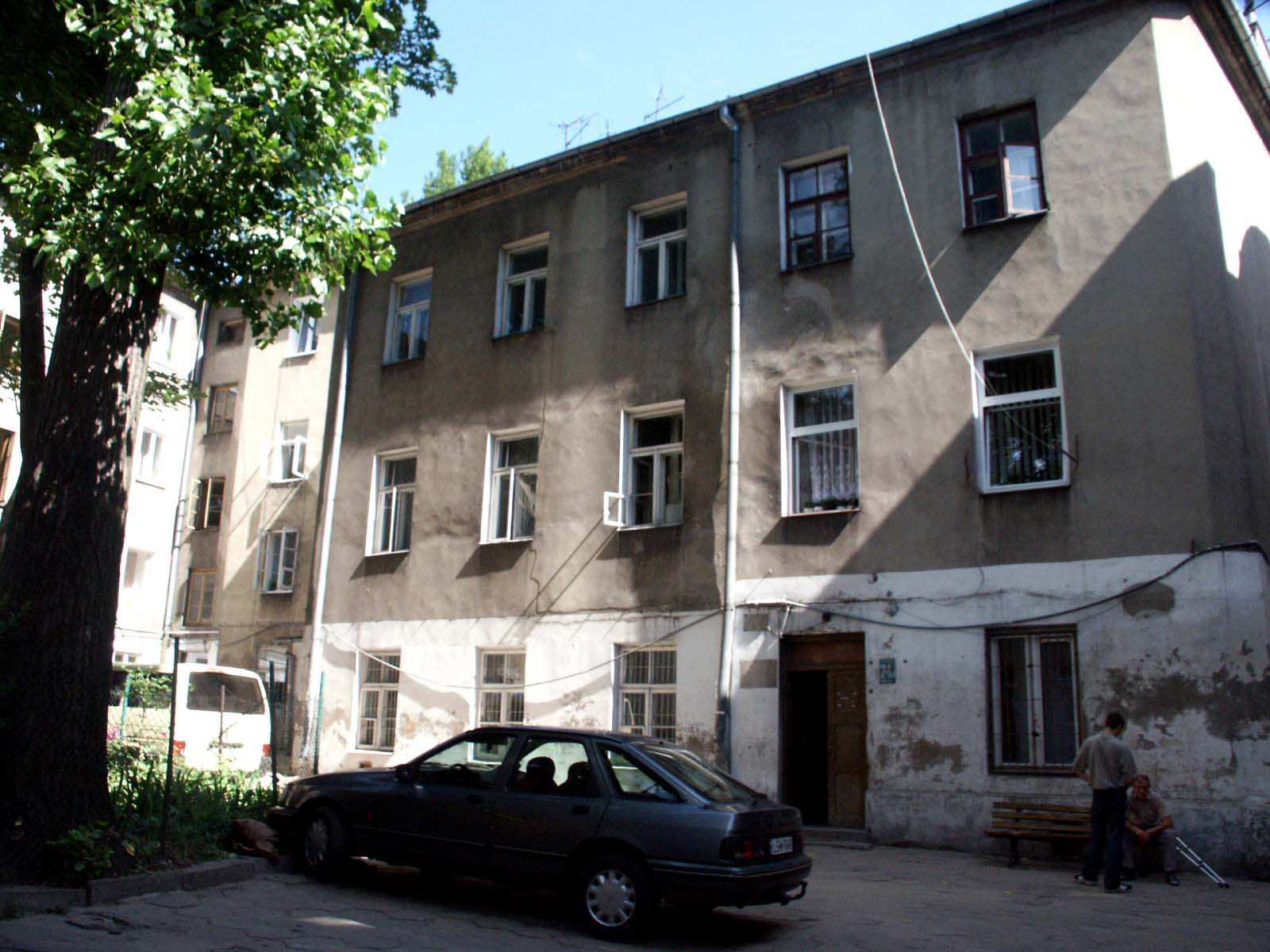 Podwórko, Lubartowska 24 dawna Lubartowska 18, fot. Piotr Sztajdel, 2003.