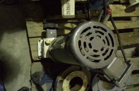 25138 441 1 110,00 POMPA CYRKULACYJNA typ 50 PJM 200 z silnikiem 5,5 kw/2900 obr. r. bud. 1995, Prod. Leszczyńska F-ka Pomp 25432 441 1 210,00 POMPA WIROWA LMDA-6 z silnikiem KPER63G2 r. bud.1994, DLederle GMbH 25884 441 1 000,00 Pompa wirowa typ KS 7.