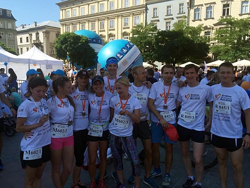 Za n a mi Reprezentacja Krakowskiej Izby Adwokackiej zajęła 8 miejsce na 1000 Drużyn w Kraków Business Run Z przyjemnością informujemy, że reprezentanci Krakowskiej Izby Adwokackiej zajęli 8 miejsce
