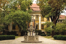 INFORMACJE PRAKTYCZNE... CENTRUM INFORMACJI TURYSTYCZNEJ Stary Rynek 59/60 1.10.-30.04.: pon.-pt. g. 10-18, sob.-niedz. g. 10-17; 1.05.-30.09.: pon.-pt. g. 10-20, sob.-niedz. g. 10-18; tel.