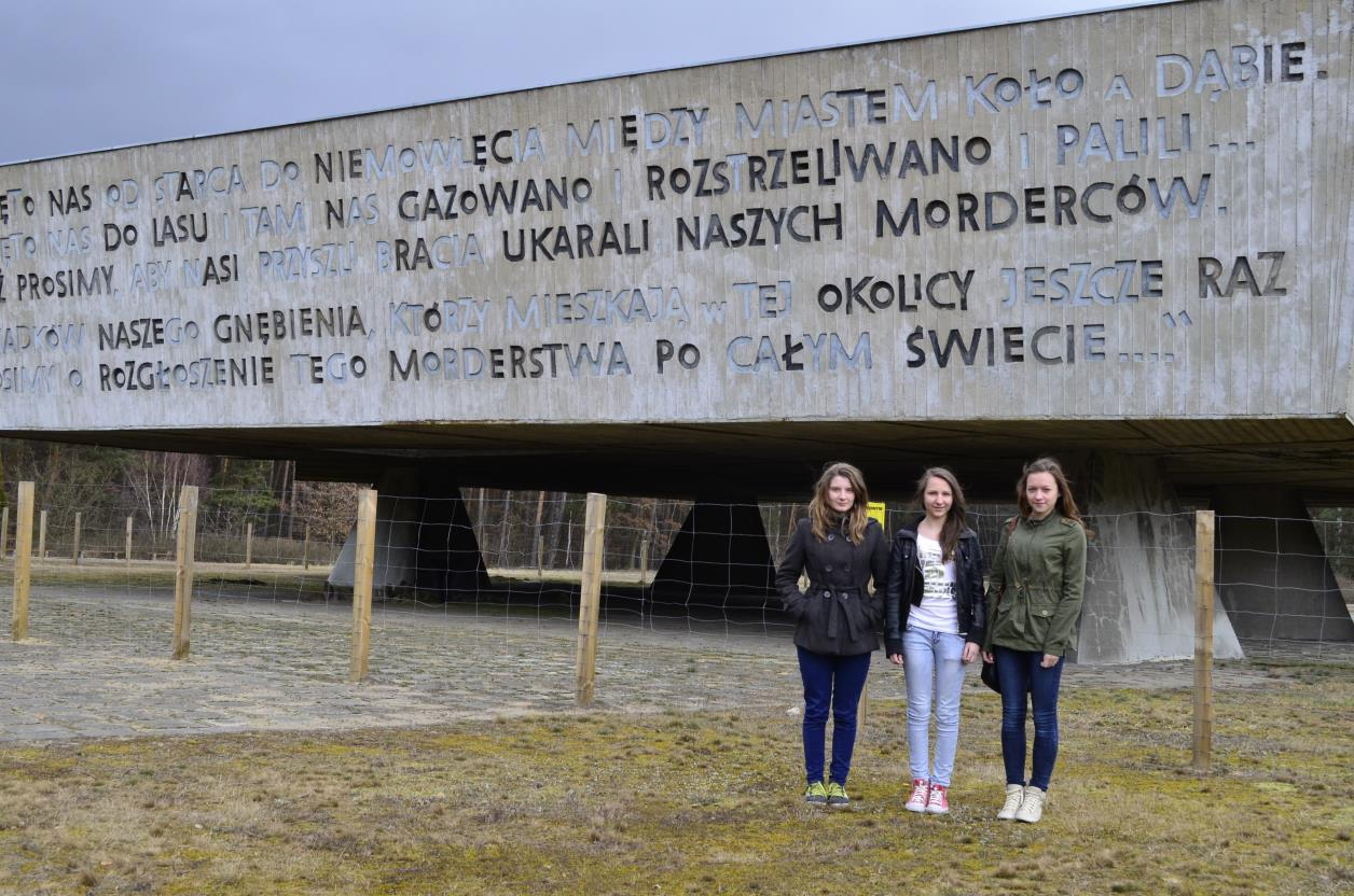 57 Wizyta w lasach rzuchowskich Wirtualne badania przeprowadzone w Centralnej Bazie Danych w Instytucie w Yad Vashem w Jerozolimie potwierdziły następujące nazwiska: Nazwisko Imię Potwierdzenie