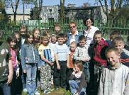 edukacja Wiosna w Szkole Podstawowej 87 fot. arch. szkoły Pierwsze promienie słońca nieśmiało przebijają się przez gęste, szare chmury.