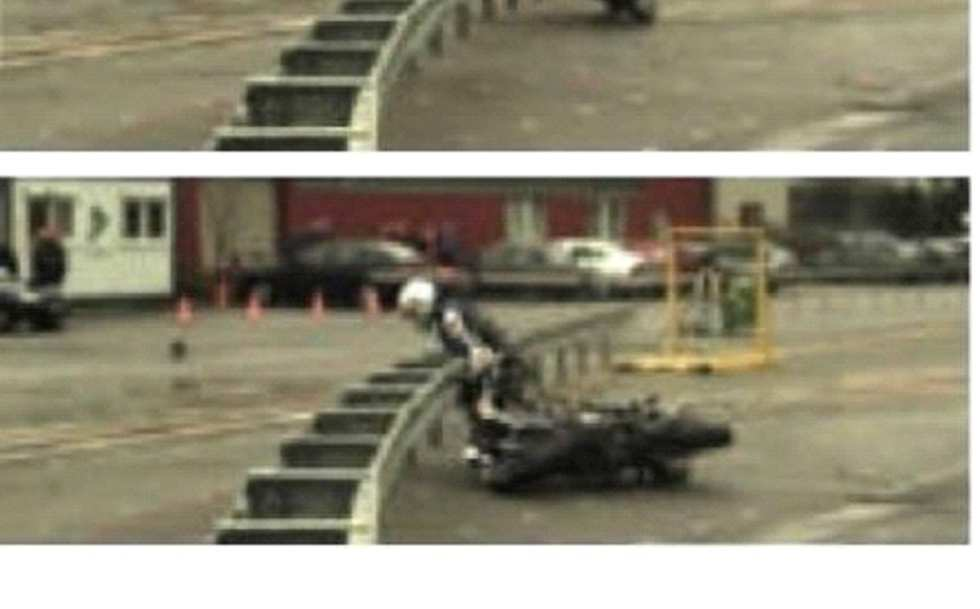 Przebieg testu zderzeniowego oraz jego wyniki (pozycja pionowa motocyklisty, kąt najechania 12 O, bariera wysięgnikowa) Obciążenia części ciała sylwetki manekina Uderzenie pierwotne Uderzenie wtórne
