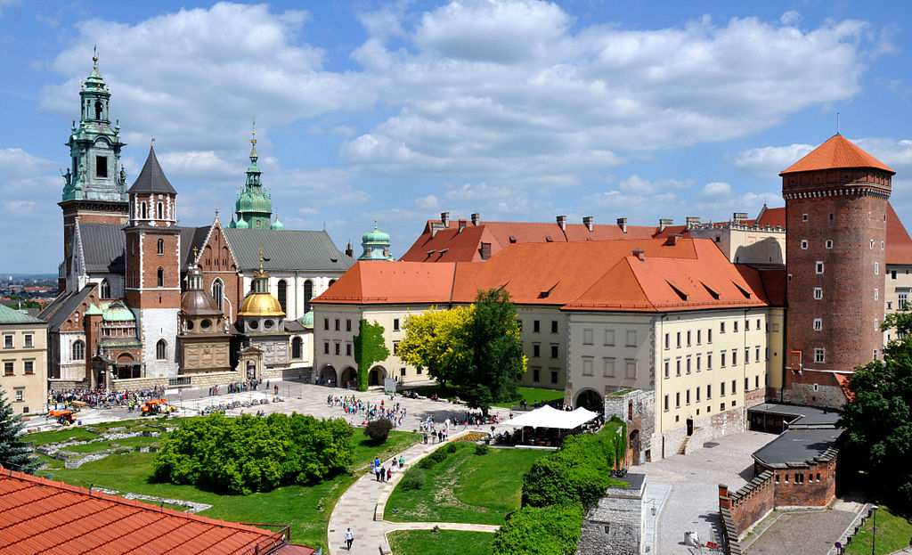 prawa. W 2013 r. otrzymał nagrodę Złote Paragrafy. W 2013 r. został wyróżniony kategorią Profesjonalista przez miesięcznik Forbes. Odznaczony odznaką Adwokatura Zasłużonym.