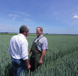 Nikolai, agronom zarządzający Voronej (Rosja) ngenburg eje poplony od iewnik Easydrill ą wykończenia.