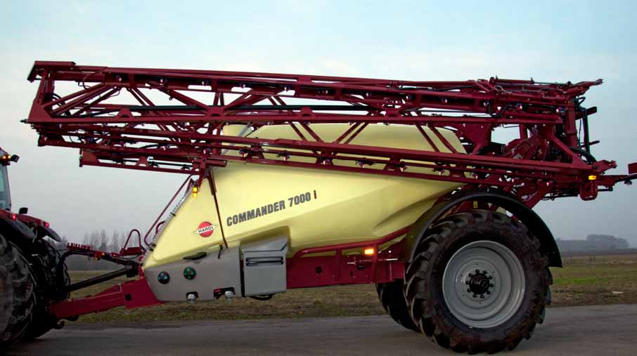 COMMANDER Wydajność Bezpieczeństwo Komfort/optymalizacja Precyzja Pojemność zbiornika: 7000 l Komputer: HC 6500 lub HC 9500 TurboFiller: Zintegrowany pulpit roboczy, wysoka przepustowość Układ