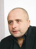 nia wpływa na różną ilość przepływającego czynnika w poszczególnych przewodach dyszy. W przewodach dyszy najdalej odsuniętych od wlotu głównego reduktora może dochodzić do zatrzymania przepływu.