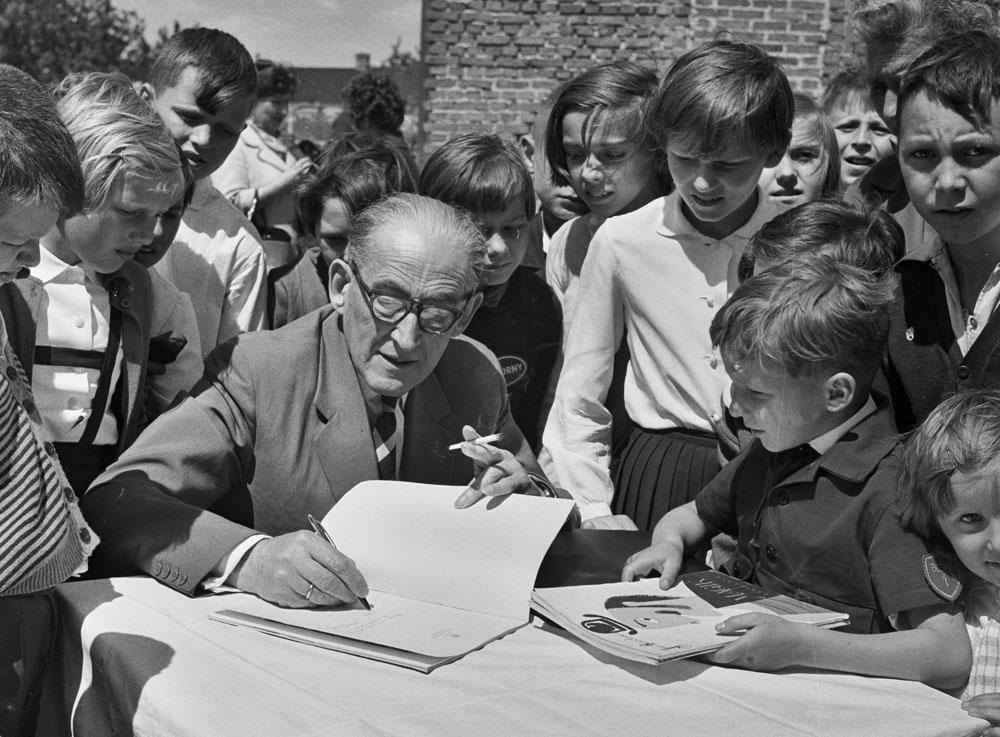 Jako adwokat i ekspert w dziedzinie prawa autorskiego był współzałożycielem Związku Autorów i Kompozytorów Scenicznych, a w latach 1924-1939 jego radcą prawnym.