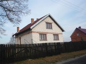 Zdjęcia 9,10 Przykładowe budynki gospodarcze.