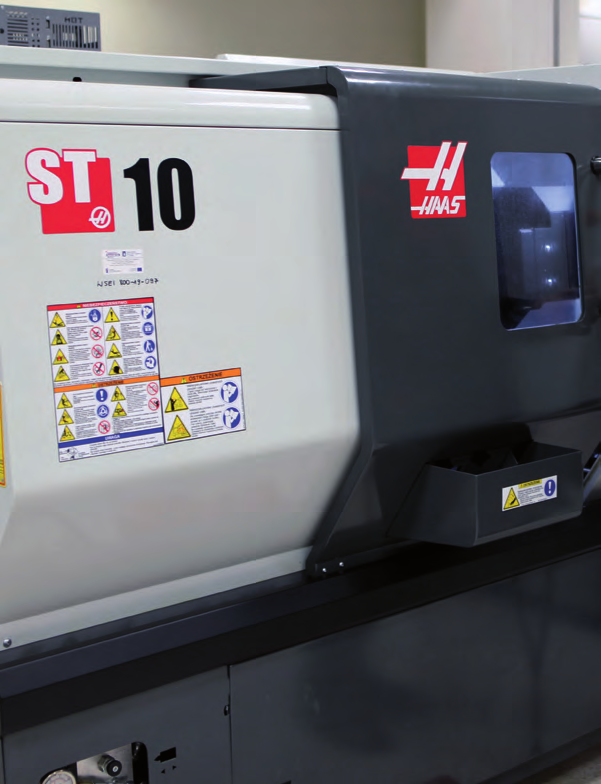 8 LABORATORIUM OBRABIAREK STEROWANYCH NUMERYCZNIE CENTRUM EDUKACJI TECHNICZNEJ HAAS Pracownicy laboratorium współpracują z przemysłem przy produkcji prototypowych i nietypowych części maszyn.