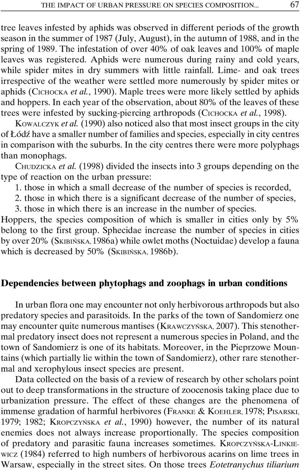 The infestation of over 40% of oak leaves and 100% of maple leaves was registered. Aphids were numerous during rainy and cold years, while spider mites in dry summers with little rainfall.
