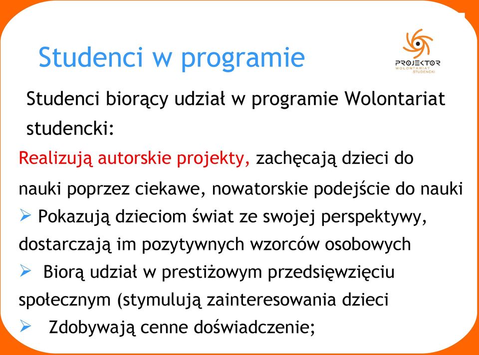 Wolontariusze realizują swoje Pokazują dzieciom świat ze swojej perspektywy, autorskie projekty w grupach od 2 do dostarczają im pozytywnych wzorców osobowych 5 osób.