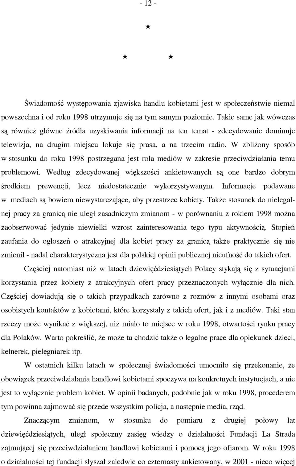 W zbliżony sposób w stosunku do roku postrzegana jest rola mediów w zakresie przeciwdziałania temu problemowi.