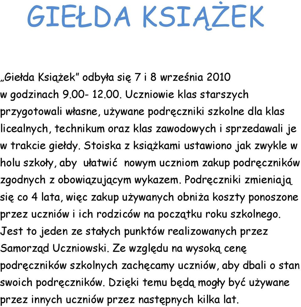 Stoiska z książkami ustawiono jak zwykle w holu szkoły, aby ułatwić nowym uczniom zakup podręczników zgodnych z obowiązującym wykazem.