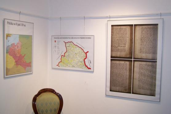 Dotychczasowa wystawa Siedlce 1448-2000 w grudniu 2014 została rozbudowana i podzielona na dwie odrębne części: Siedlce własność prywatna. Historia miejscowości do 1807 r. od 7 grudnia 2014 r.