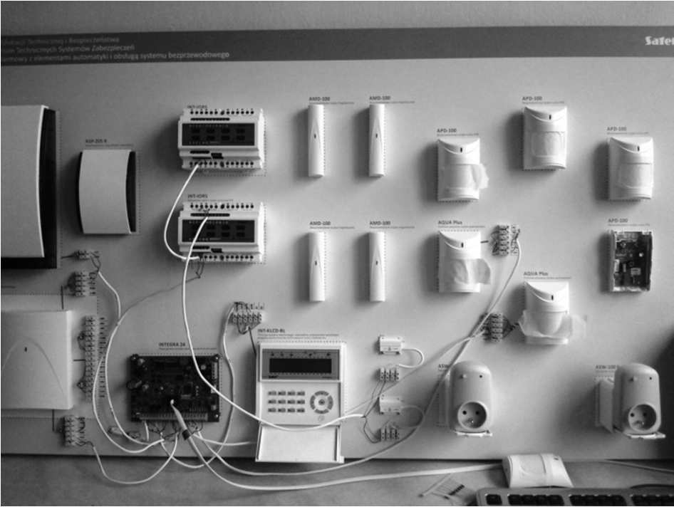 2. RODZAJE CZUJEK MAGNETYCZNYCH STOSOWANYCH W SYSTEMACH ALARMOWYCH Jednymi z najbardziej popularnych czujek detekcji stosowanych w systemach alarmowych są elementy wykorzystujące zjawisko wpływu pola