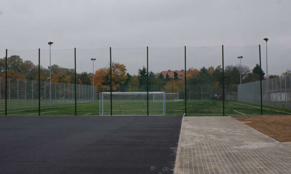 KOMPLEKS SPORTOWY W RAMACH PROGRAMU MOJE BOISKO ORLIK 2012 KOSZT