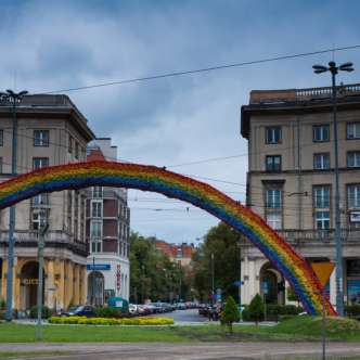 BLOK KRAJOWO (0-10 pkt.) 1. Wojtek Smarzowski w najnowszym filmie dokonał adaptacji prozy: a. Andrzeja Stasiuka b. Jerzego Pilcha c. Marcina Świetlickiego d. Jerzego Vetulaniego 2.