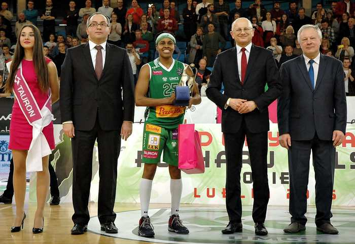 MVP TURNIEJU: Leah Metcalf (Pszczółka AZS UMCS Lublin) KLASYFIKACJA STRZELCÓW: Lp. Zawodniczka Drużyna Mecze Punkty suma Punkty śr. 1. Sharnee Zoll Ślęza Wrocław 3 43 14,33 2.