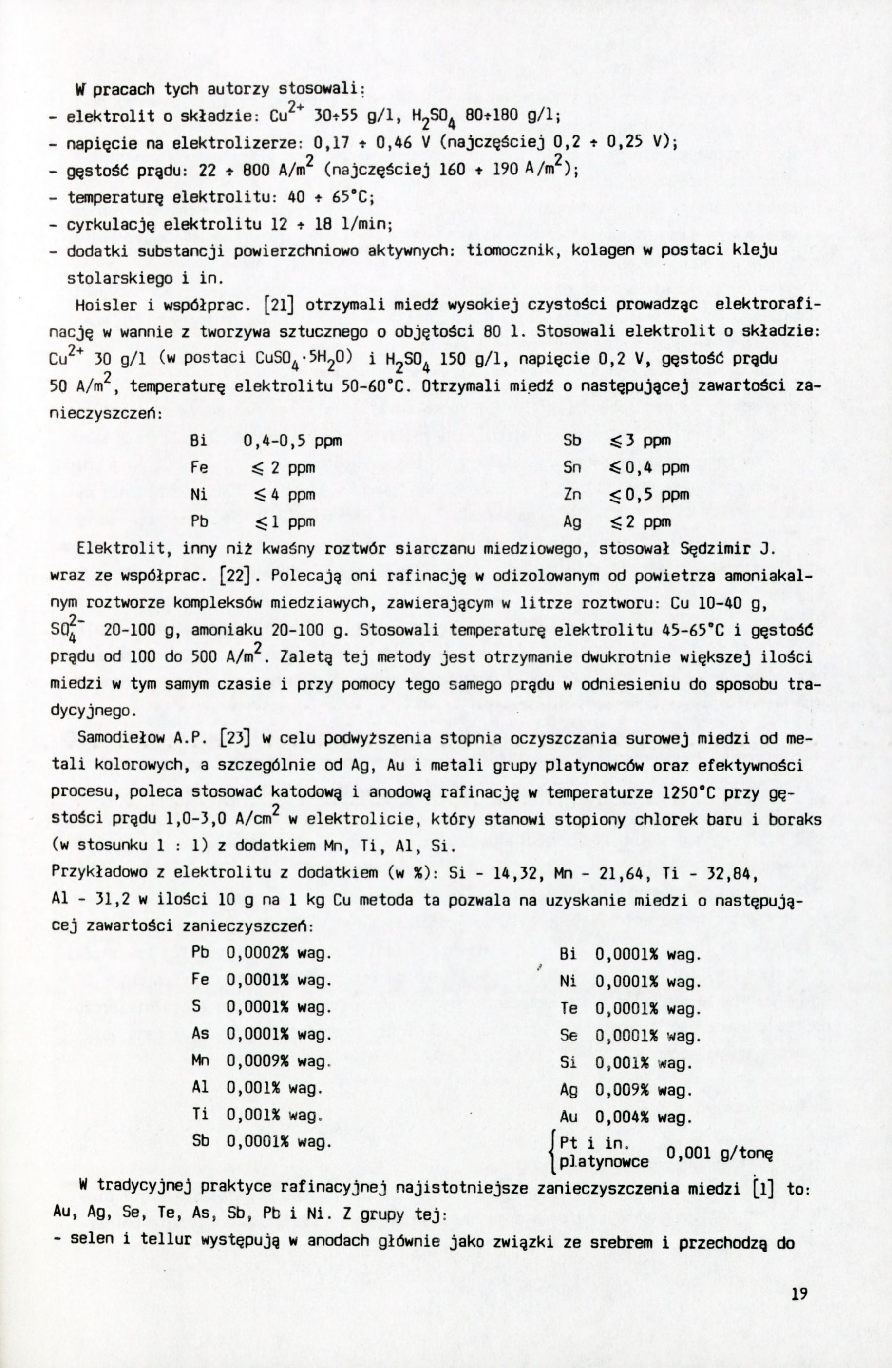 V pracach tych autorzy stosowali: - elektrolit o składzie: Cu^" 30t55 g/l, H2S0^ BOtlBO g/l; - napięcie na elektrolizerze: 0,17 ł 0,46 V (najczęściej 0,2 ł 0,25 V)i - gęstość prądu: 22 + 800 A/m^