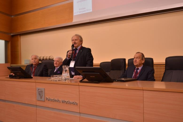 Wrocławskie Dni Mostowe 2015 Pod koniec listopada Katedra Mostów i Kolei Wydziału Budownictwa Lądowego i Wodnego Politechniki Wrocławskiej była organizatorem Wrocławskich Dni Mostowych.