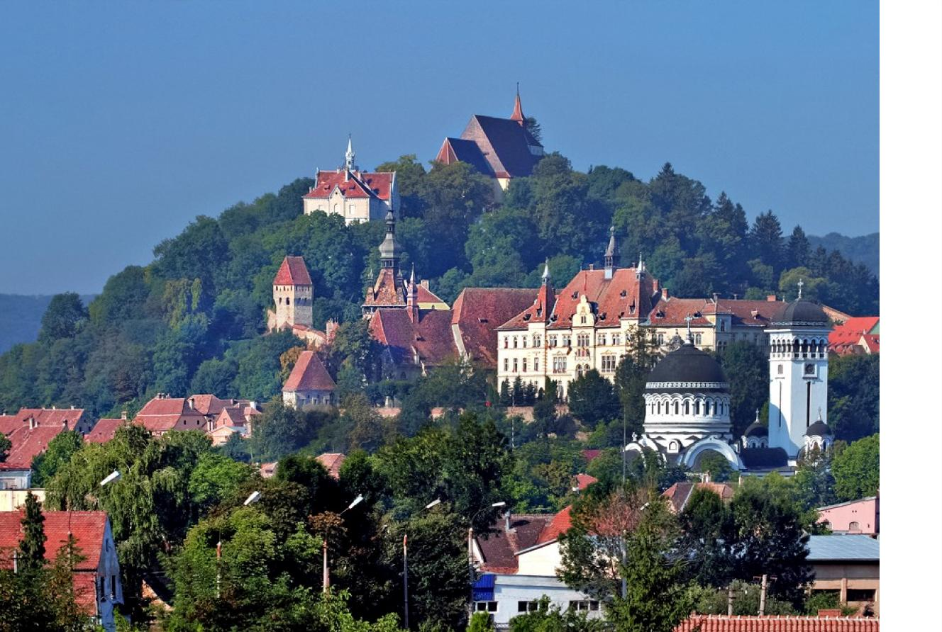 Dzień 1/2-12/13.06 Bardzo wczesnoporanny wyjazd i całodzienny przejazd do miejscowości o wybitnie romantycznej nazwie Kazinbarcika. Tam śpimy. Wcześnie rano wyjeżdżamy w dalszą drogę.