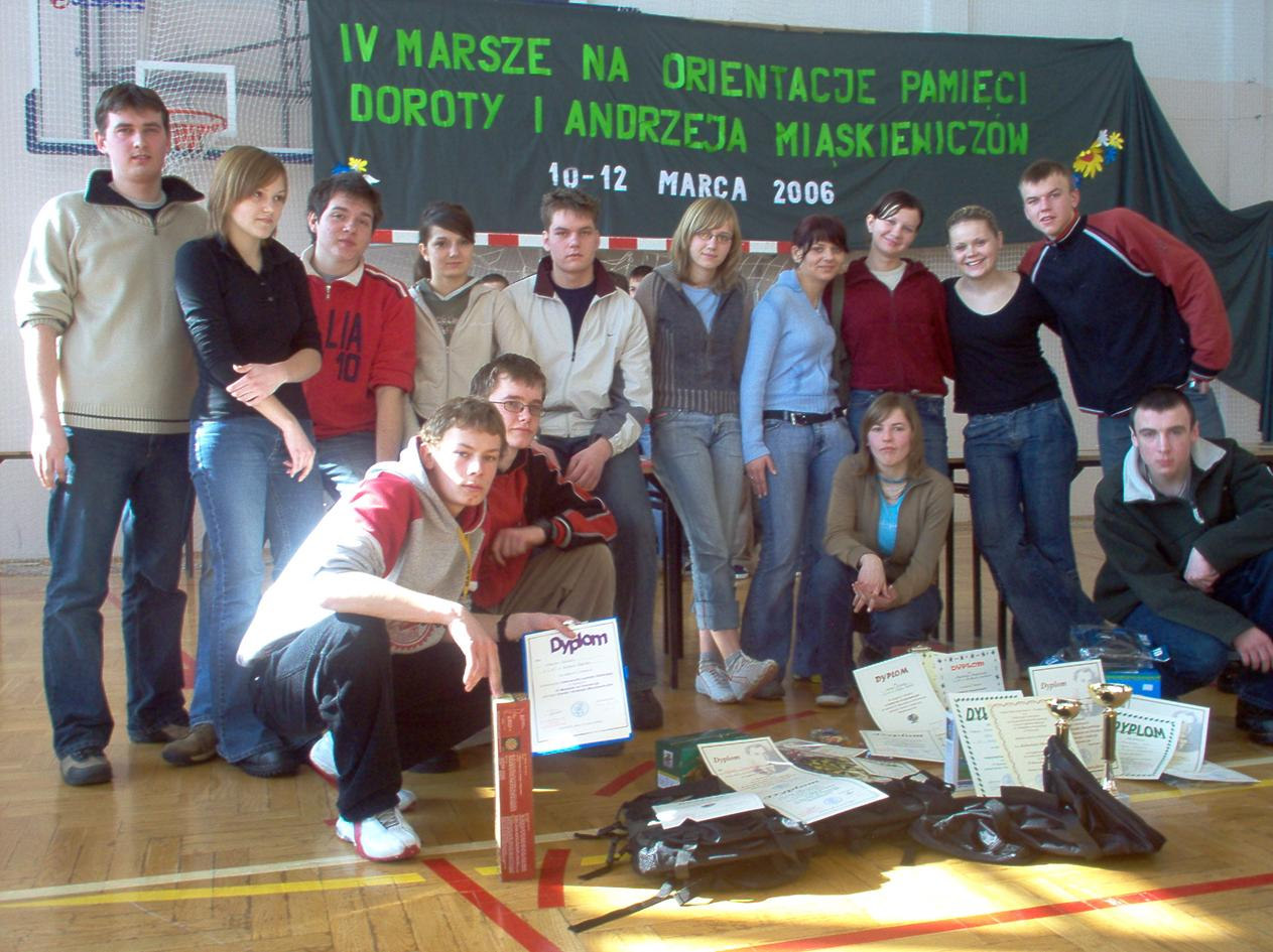 Trudy marszu wynagradzał nam widok piknie onieonego lasu szanse na zemst biorc pod uwag wzrost i wag przeciwników. Poród drzew spdzilimy troch wicej czasu ni inni uczestnicy.