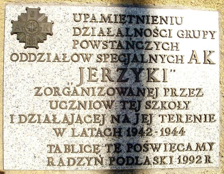 powstacach. Byli to: Pyrkosz Marcin - lat 37 (dowódca grupy), Motyczyski Karol - lat 38, Drewnowski Stefan - lat 27, Krasowski Rajmund - lat 25, i inni nieznani.