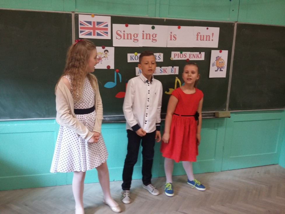 Konkurs piosenki anglojęzycznej w naszej szkole 6.V 2016 r odbył się w naszej szkole Konkurs piosenki anglojęzycznej. Naszą klasę reprezentowały trzy zespoły.