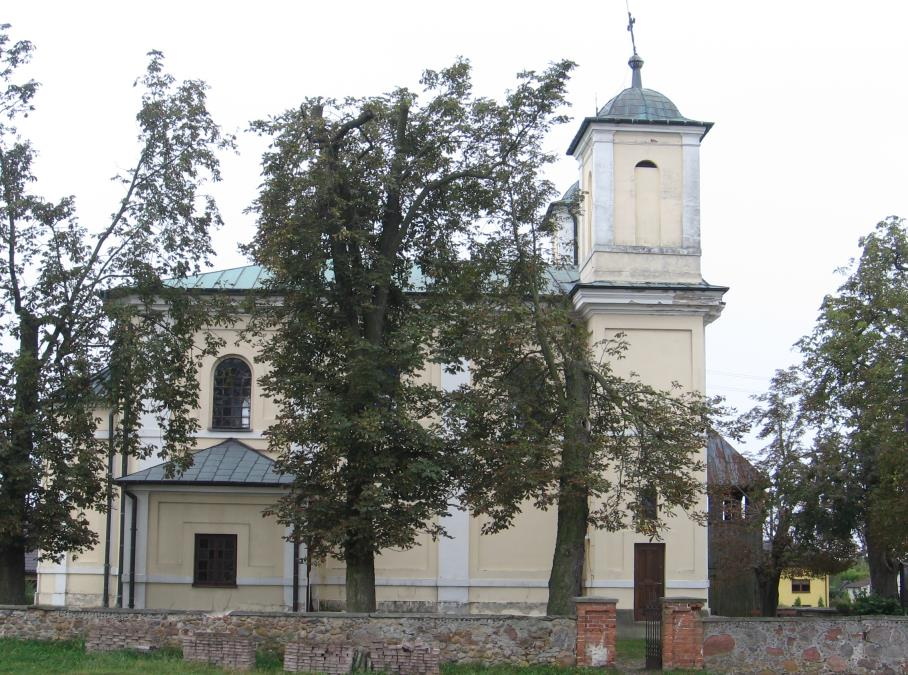 Lisów, cmentarz parafialny, 1873 r. Cmentarz grzebalny w Lisowie został założony w 1873 r. w miejscu dawnego cmentarza cholerycznego. W 1924 r. został powiększony w stronę zachodnią.
