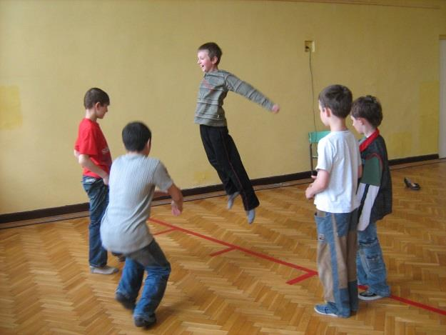 Integracyjne warsztaty taneczne 6. Tworzenie międzykulturowej przestrzeni szkoły Międzykulturowy charakter przestrzeni szkoły jest czynnikiem wpływającym m.in.