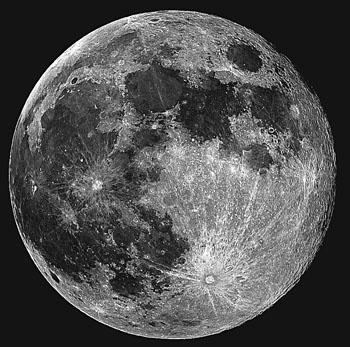 Synchronizacja obrotowego i orbitalnego ruchu Księżyca Synchronizacja ruchów sprawia, że powierzchni Ziemi, widzimy 50% powierzchni