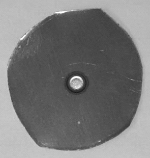 112 PROBLEMY EKSPLOATACJI 1-2007 tencjale masy) wynosi 0,2 mm. Odległość ta wynika ze średniej drogi swobodnej między cząstkami w ciśnieniu wyładowania ok.