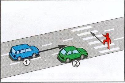 12. Znak poziomy "linia podwójna ciągła": a) oddziela pasy ruchu o tym samym kierunku, b) wyznacza krawędź jezdni, c) rozdziela pasy ruchu o kierunkach przeciwnych, d) wyznacza drogę jednokierunkową.