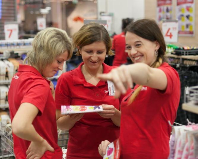 Źródła wzrostu zysków TXM: wzrost marży handlowej Marża handlowa w II kwartale osiągnęła 43,4% wzrost marży na wszystkich grupach asortymentowych oferta lepiej dopasowana do potrzeb klientów wzrost