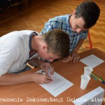 ciekawostek na temat naszego powiatu oraz zmierzenia się z rówieśnikami. Miła atmosfera sprzyjała zaciętej rywalizacji, a w całej sali dało wyczuć się skupienie i dreszczyk emocji.