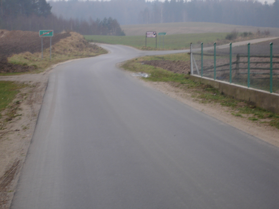 2 Gmina Linia KLËKA INWESTYCJE DROGOWE Drogi powiatowe Wraz z Powiatem Wejherowskim każdego roku wykonujemy remonty poszczególnych odcinków dróg powiatowych przebiegających przez gminę Linia.
