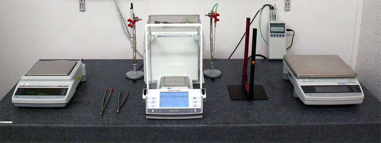 Produkcja High precision balances from mg to kg Humidity and temp monitoring Overhead mixing system 1000 kg stone table