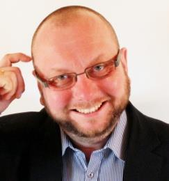 Profil Trenera WYKSZTAŁCENIE I CERTYFIKATY Maciej Rzepkowski Absolwent Wyższej Szkoły Administracji Publicznej w Łodzi (Nr dyplomu 22) Absolwent Wydziału Prawa i Administracji Uniwersytetu Łódzkiego