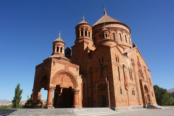 Wschód is good! ARMENIA - KOLEBKA CHRZEŚCIJAŃSTWA 9 dni Kameralna grupa 15 osób Armenia, pierwszy kraj na świecie, który przyjął chrześcijaństwo jako swoją religię państwową i narodową.
