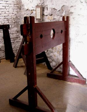 Do obowiązków kata należało stosowanie tortur, ogłaszanie skazańcom wyroków i wykonywanie kar śmierci przez ścięcie toporem, łamanie kości, wbicie na pal lub spalenie na stosie.