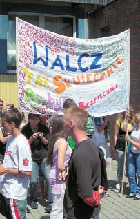 Happening przeciw przemocy Korowód pod hasłem Nie zamykaj oczu otworzył happening zorganizowany przez uczniów, grono pedagogiczne oraz Radę Rodziców ornontowickiego Gimnazjum im. Noblistów Polskich.