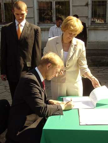 Historia klas patronackich w ZSP nr 9 grudzień 2008 podpisanie listu intencyjnego w sprawie kształcenia techników branży energetycznej w Zespole Szkół Ponadgimnazjalnych nr 9 przez władze miasta